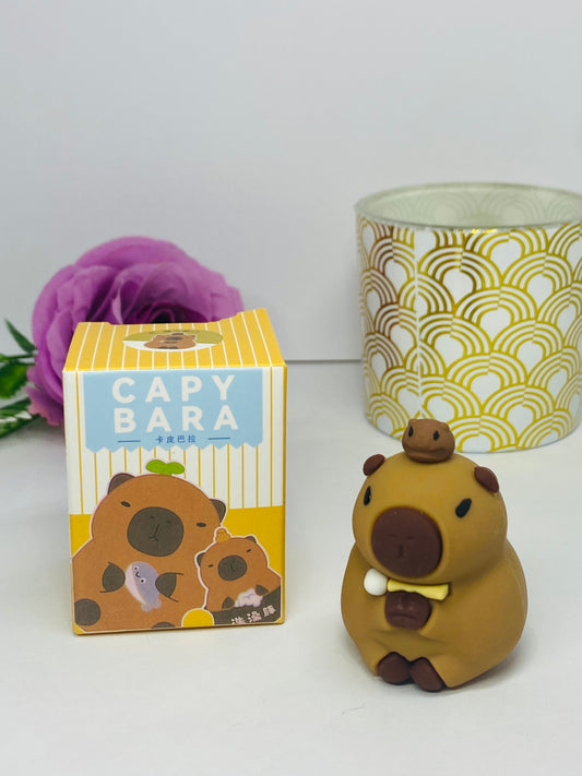Figura de Escritorio Capibara sorpresa
