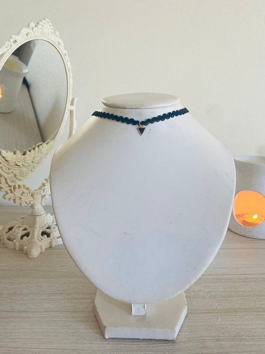 Choker: Triangulo Negro
